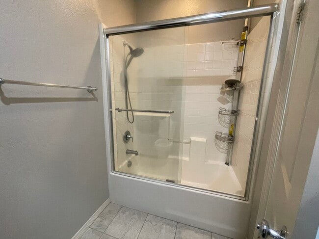 Building Photo - 812 S Gladys Ave