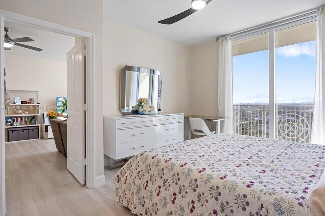 Building Photo - 511 SE 5 Ave