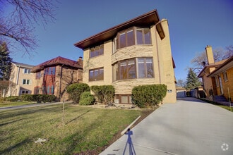 Building Photo - 5715 N Cicero Ave