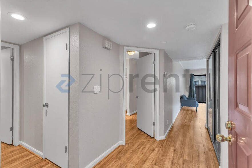 Building Photo - Unit 25