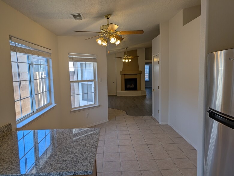 Building Photo - 9009 Eagle Vista Dr NE