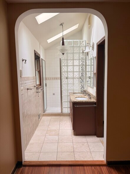 Master bathroom - 2928 Sanibel Dr