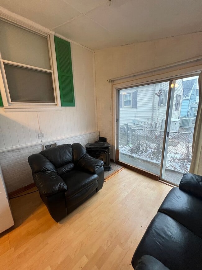 Building Photo - Charming 3 Bedroom Home in Parkville