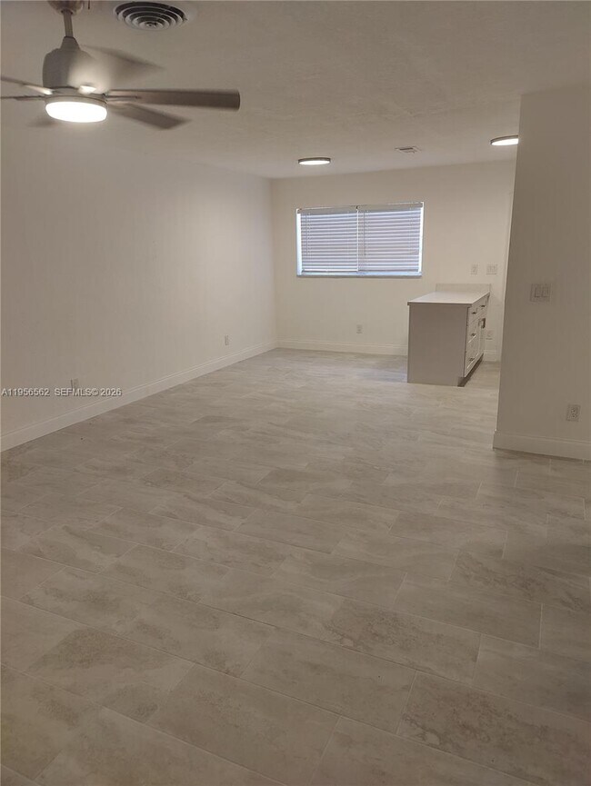 Building Photo - 1400 NW 2nd Ave