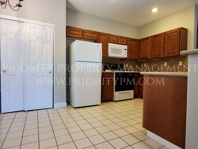 Building Photo - ~BEAUTIFUL ELKHORN HIGH NOON CONDO! FRESHL...