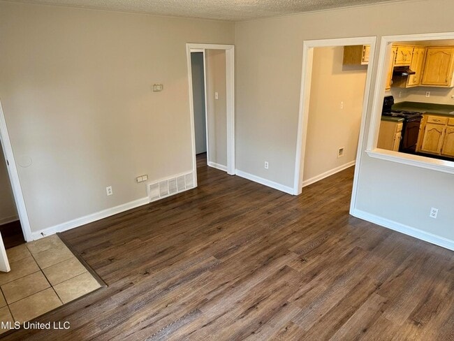 Building Photo - 8241 Ashbrook Dr