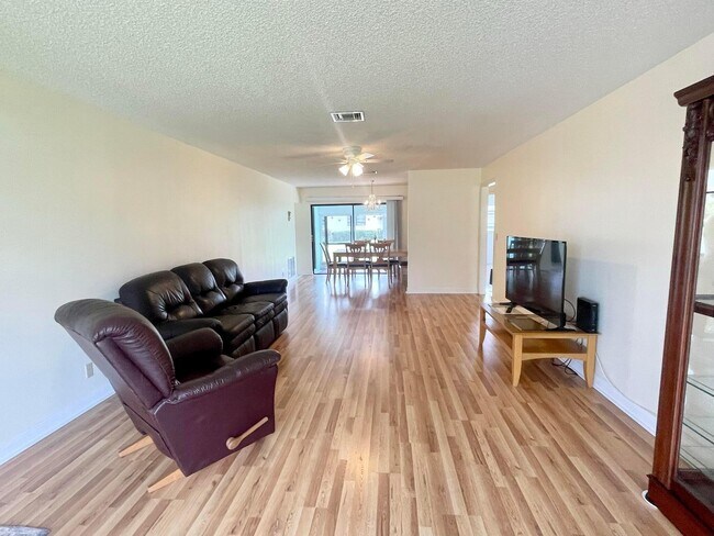 Building Photo - 4961 Dovewood Rd