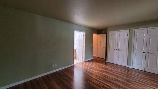 Building Photo - 310 Village Dr