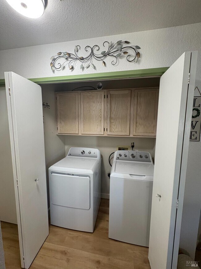 Building Photo - 136 Sea Crest Cir