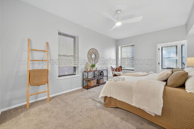 Building Photo - 5559 Pershing Ave