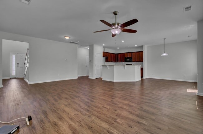 Building Photo - 131 Lakestone Rd