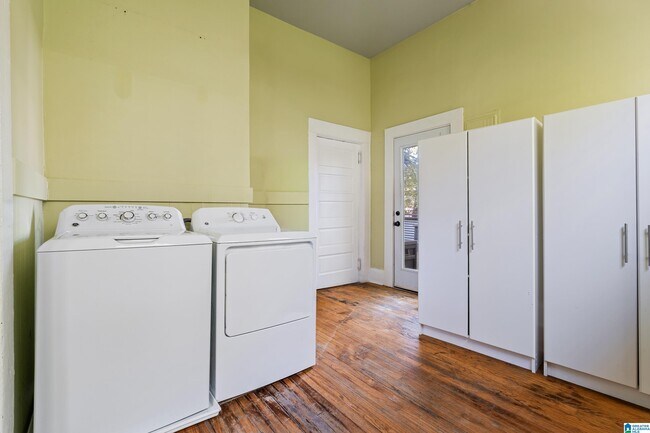 Building Photo - 3716 6th Ave S