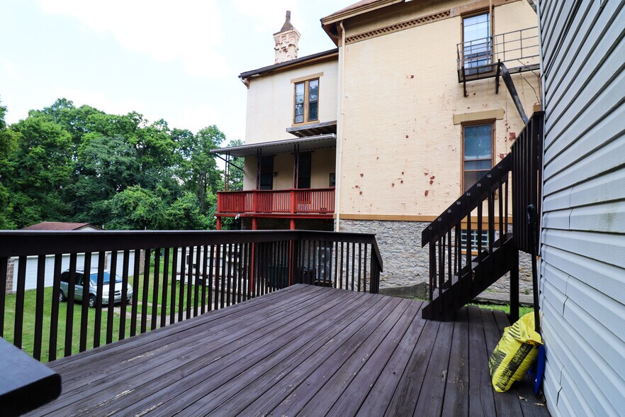 Building Photo - 2631 Bellevue Ave
