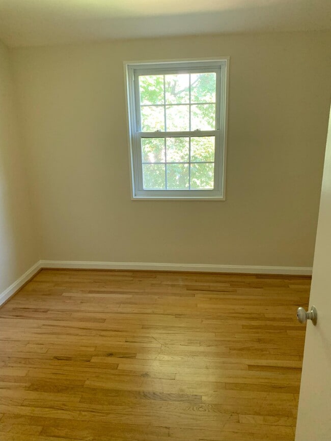 Building Photo - 5358 Pooks Hill Rd