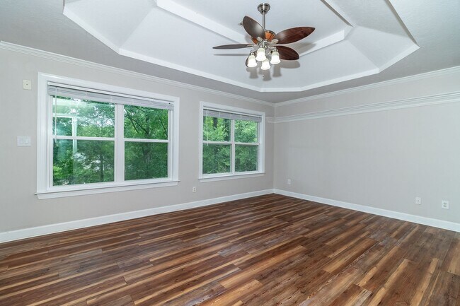 Building Photo - Beautiful 3 bedroom, in-law plan, Family Home in Martinez!  Walk to school!