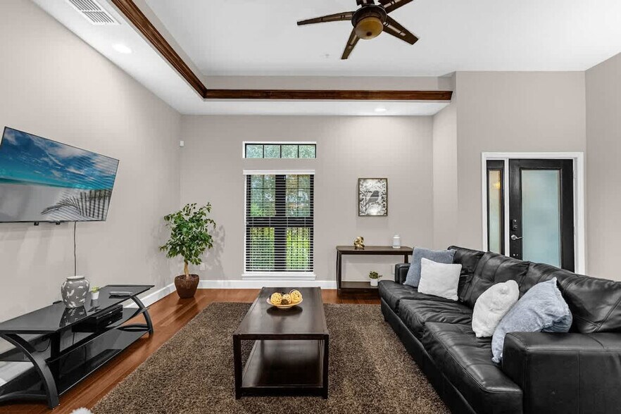 Building Photo - 14590 Damai Ln