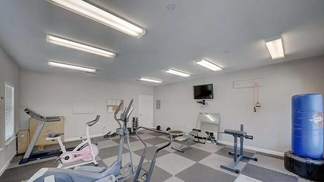 Building Photo - 7221 Quail Hollow Dr