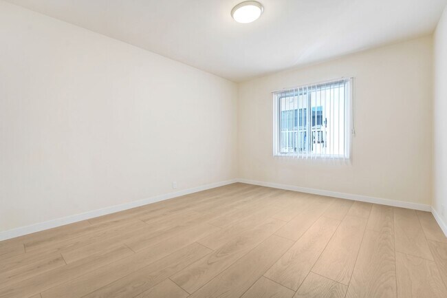 Building Photo - 500 California Ave