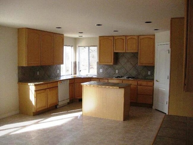Building Photo - 2075 Rockhurst Blvd