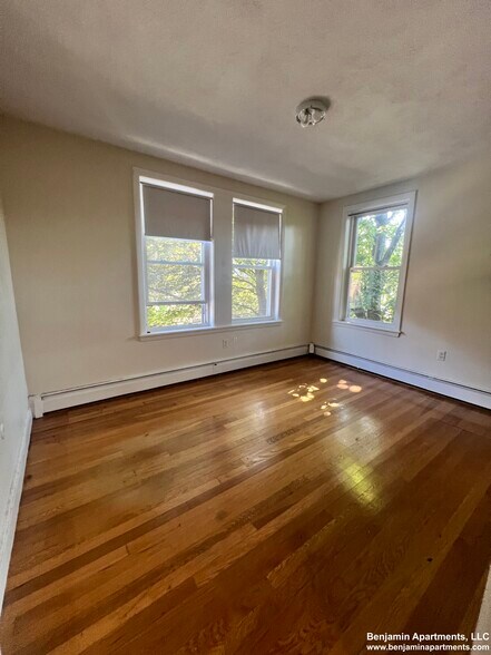 Building Photo - 322 Tappan St