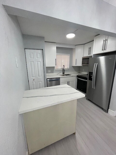 Building Photo - 6900 SW 39th St