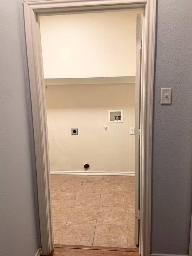 Building Photo - 1613 Makayla Ln