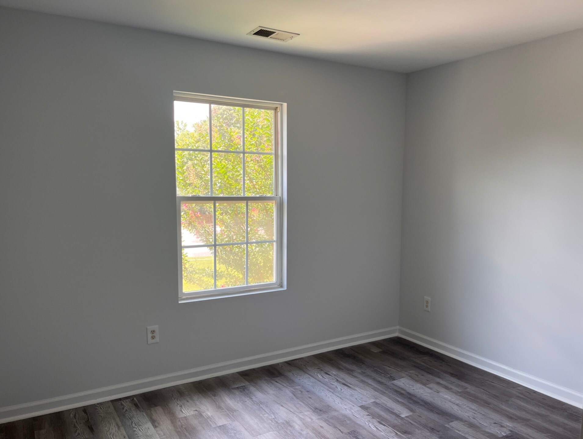 Building Photo - 637 Pointe S Pkwy