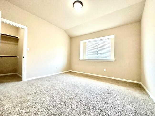 Building Photo - 512 Brown Juniper Way