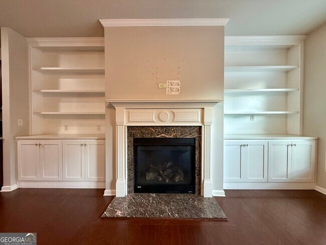 Building Photo - 5115 Breezewood Cir