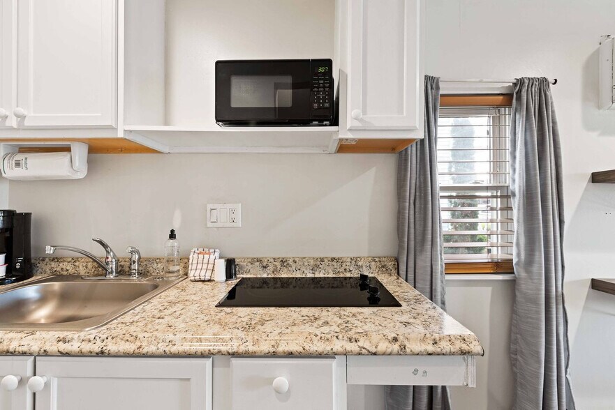 Building Photo - 110 Eglin Pkwy SE