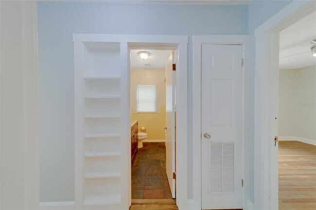 Building Photo - 810 2nd Ave NW