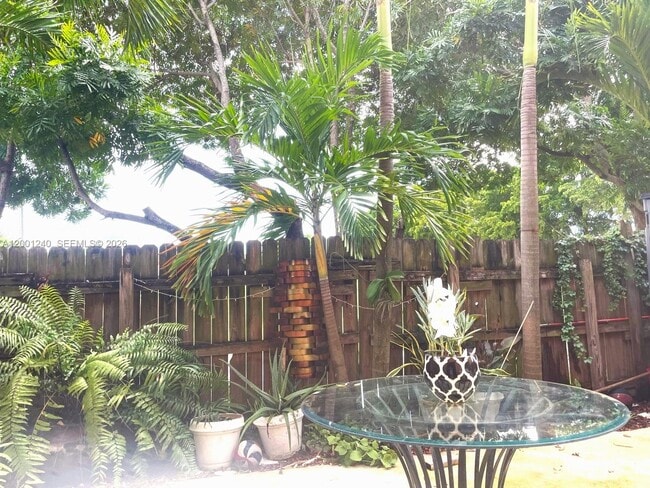 Building Photo - 520 NW 109th Ave