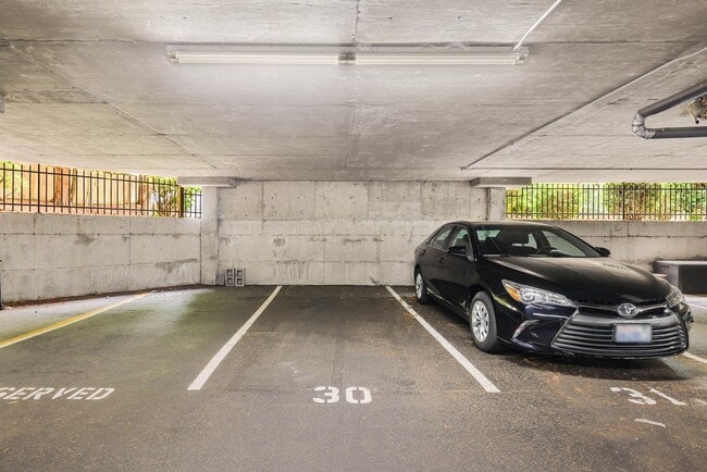 Building Photo - 710 N 160th St