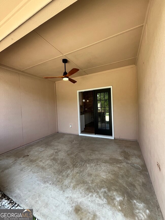 Building Photo - 213 Royal Palms Ave
