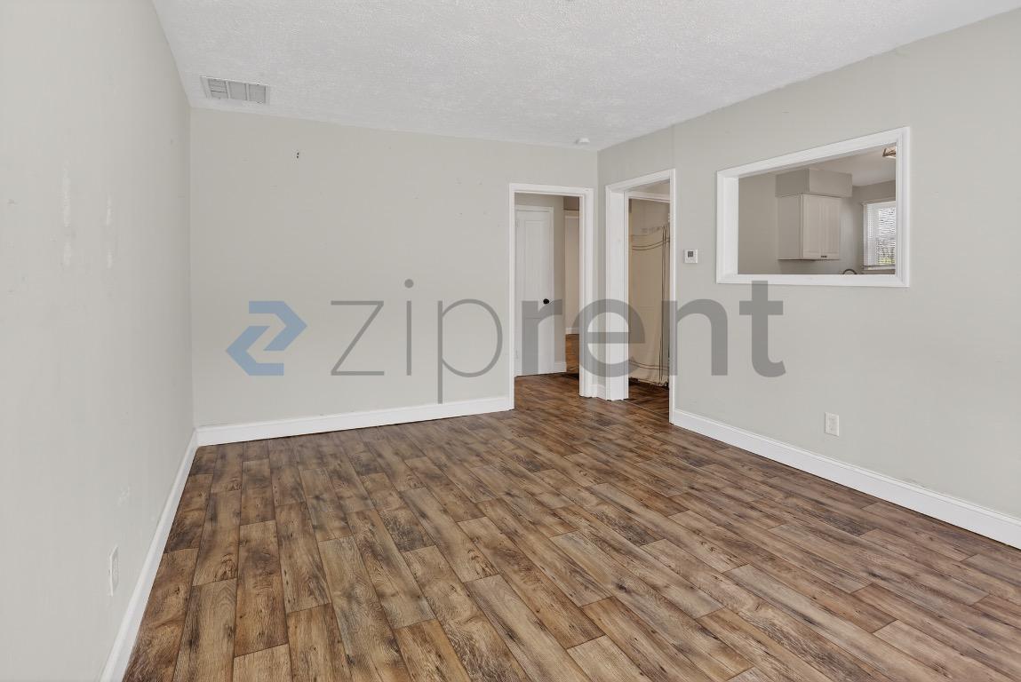 Building Photo - Unit 2