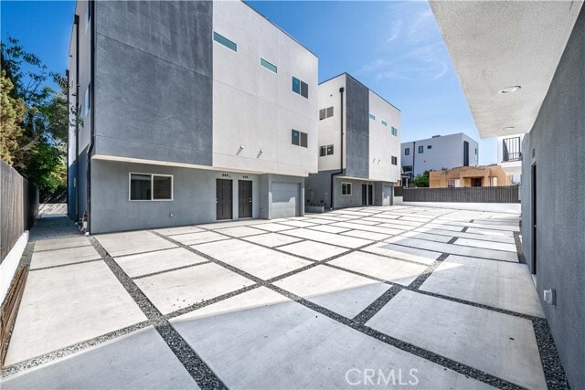 Building Photo - 644 N Boyle Ave