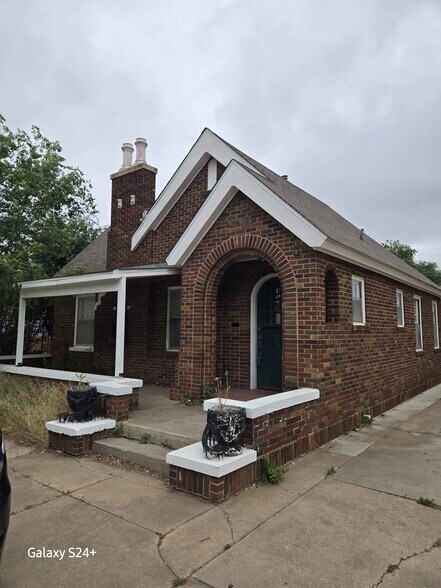 Primary Photo - 2042 S Washington St