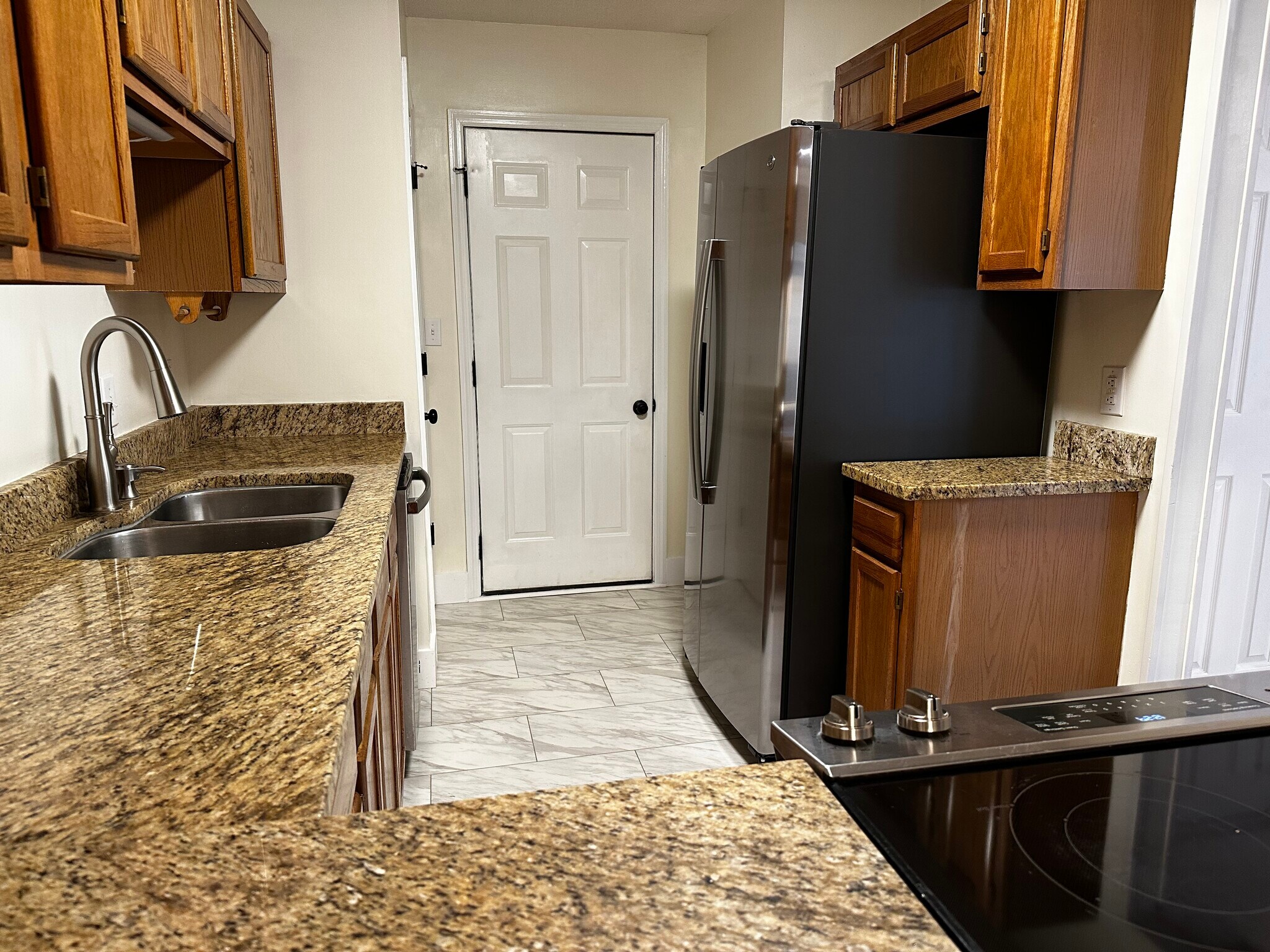 Building Photo - 21 Maplecrest Dr