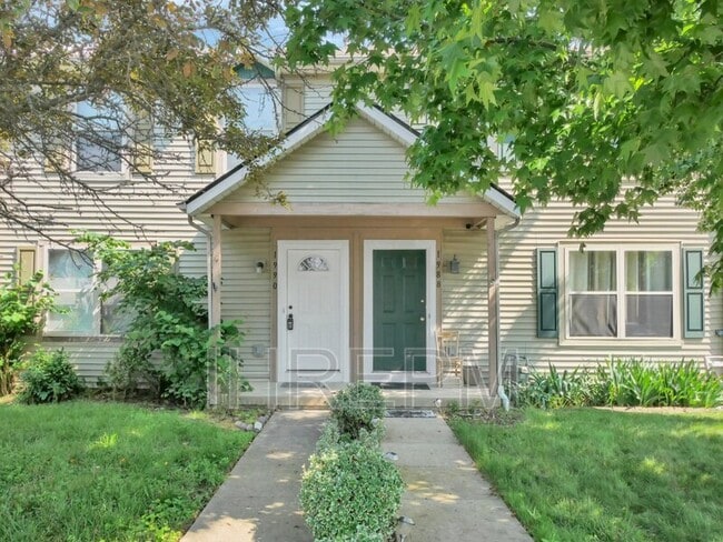 Primary Photo - 1990 Elbert Dr