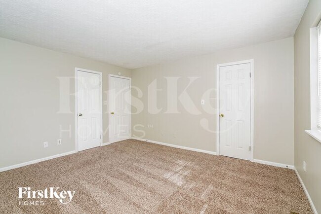 Building Photo - 5821 Buck Rill Dr