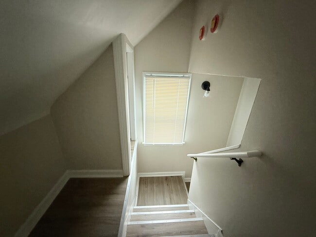 Building Photo - Renovated 3-Bedroom Home – We Welcome Sect...