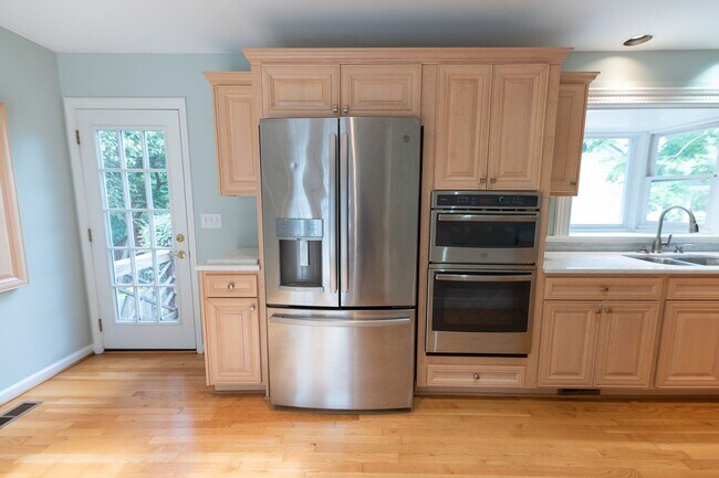 Building Photo - Lovely, Updated 3-Bedroom, 1-Bath Home in Greensboro w/ Fenced Yard