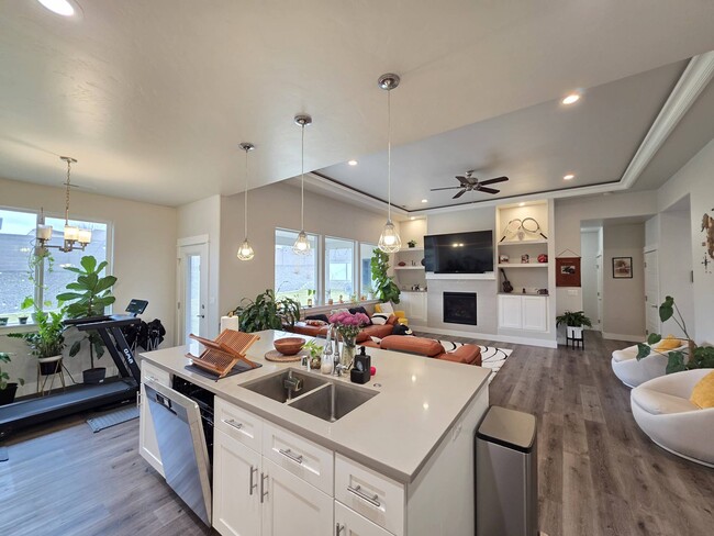 Building Photo - 7015 W 32nd Ave