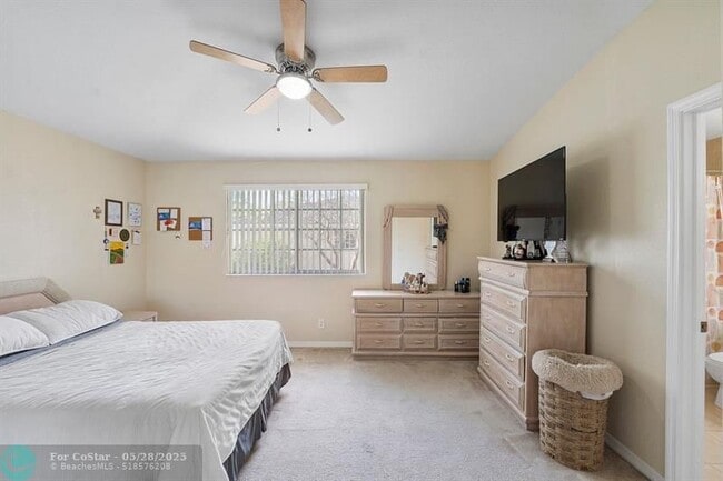 Building Photo - 9090 NW 40th Pl