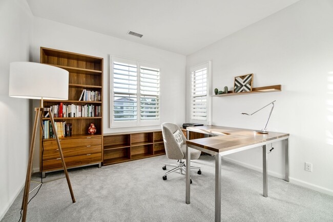 Building Photo - Thoughtfully Renovated 3 Bed, 2.5 Bath Sin...
