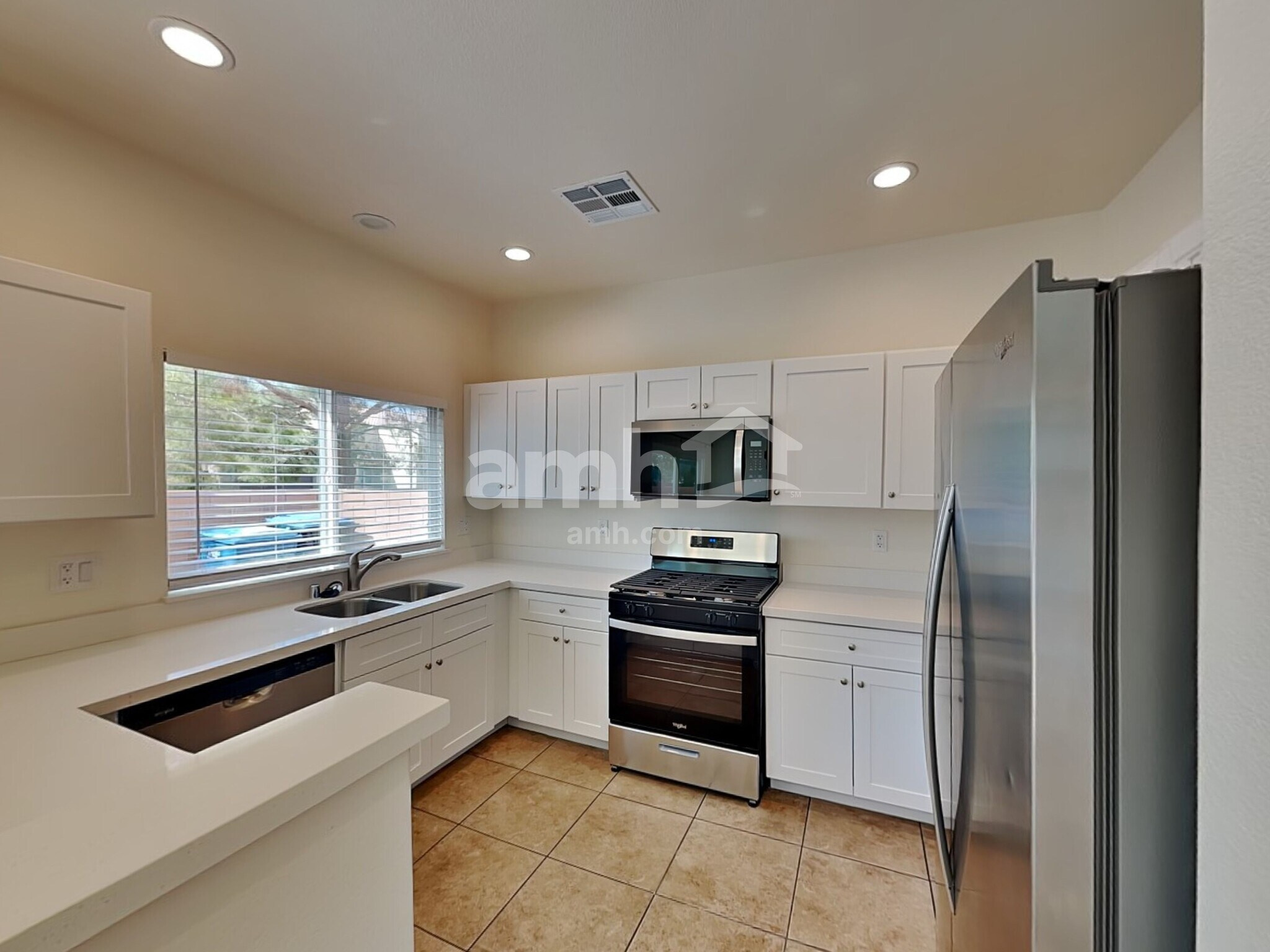 Building Photo - 1029 Maple Pines Ave