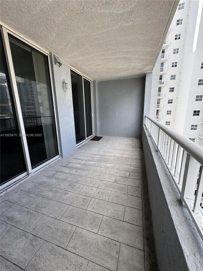 Building Photo - 170 SE 14th St