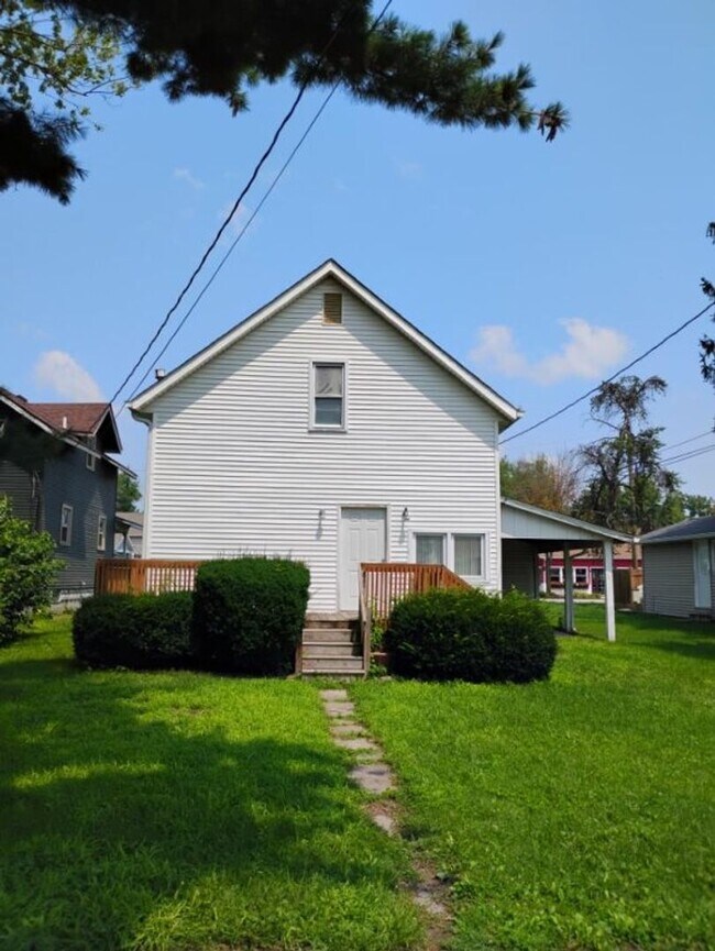Building Photo - Coming Soon - 3 Bedroom 1 Bath - Amazing L...
