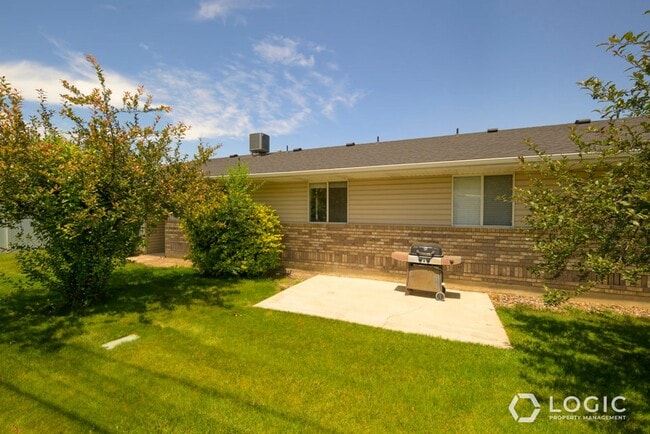 Building Photo - 934 E 500 N