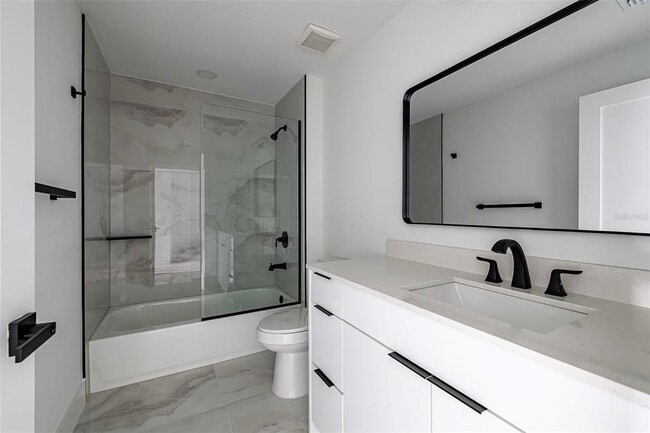 Building Photo - 2005 BARROSO St